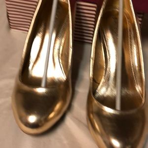 Gold shoes  size 9